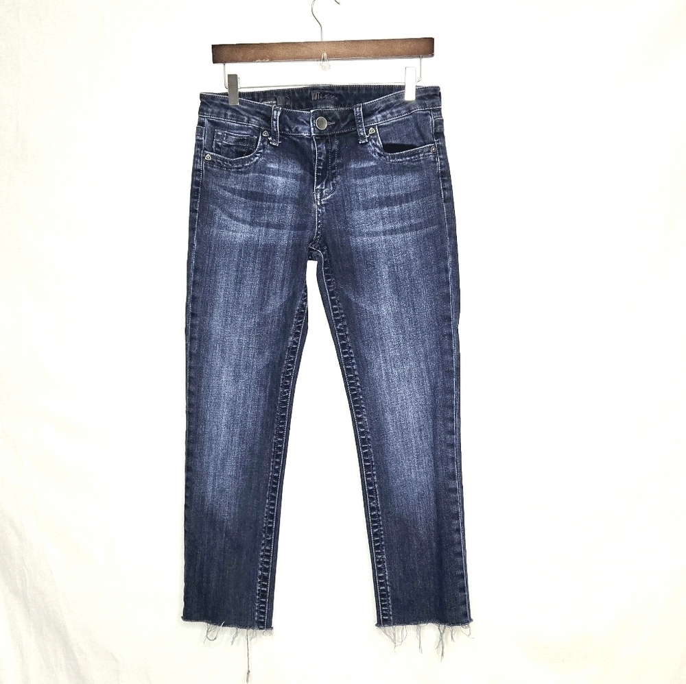 Kut From the Kloth Straight Leg Jeans. Medium Wash Blue, 6
